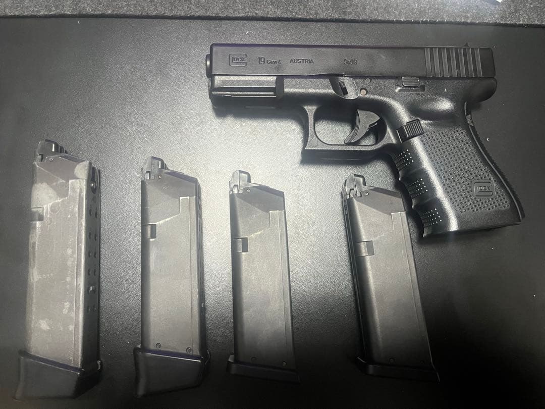 Glock 19 東京マルイ　ガスガン マガジン4本付き