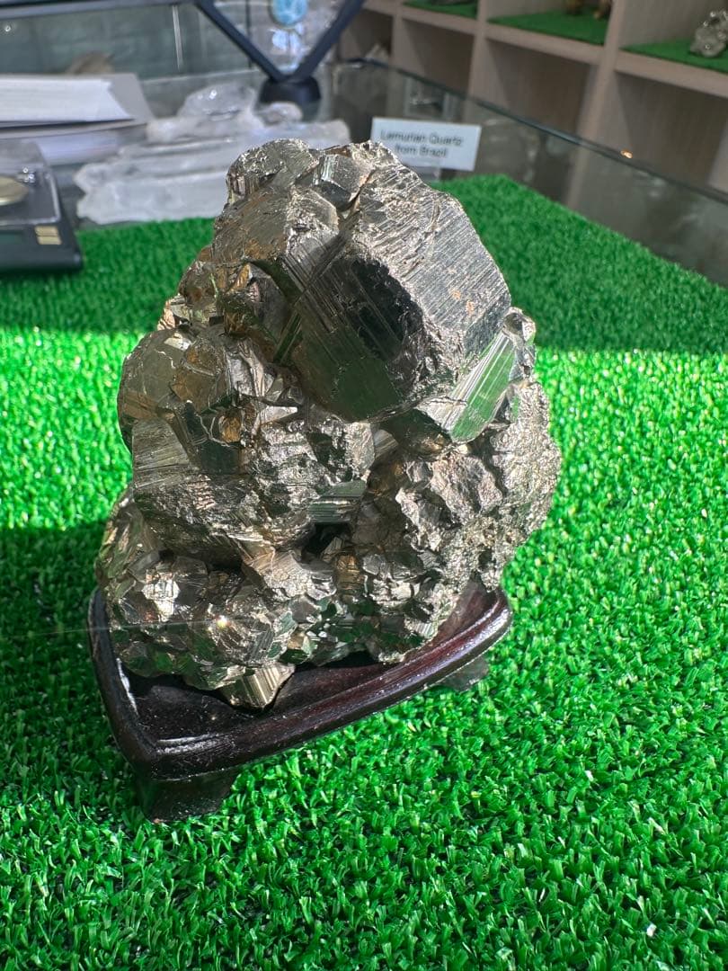 パイライト 原石 台座付き（約876g）