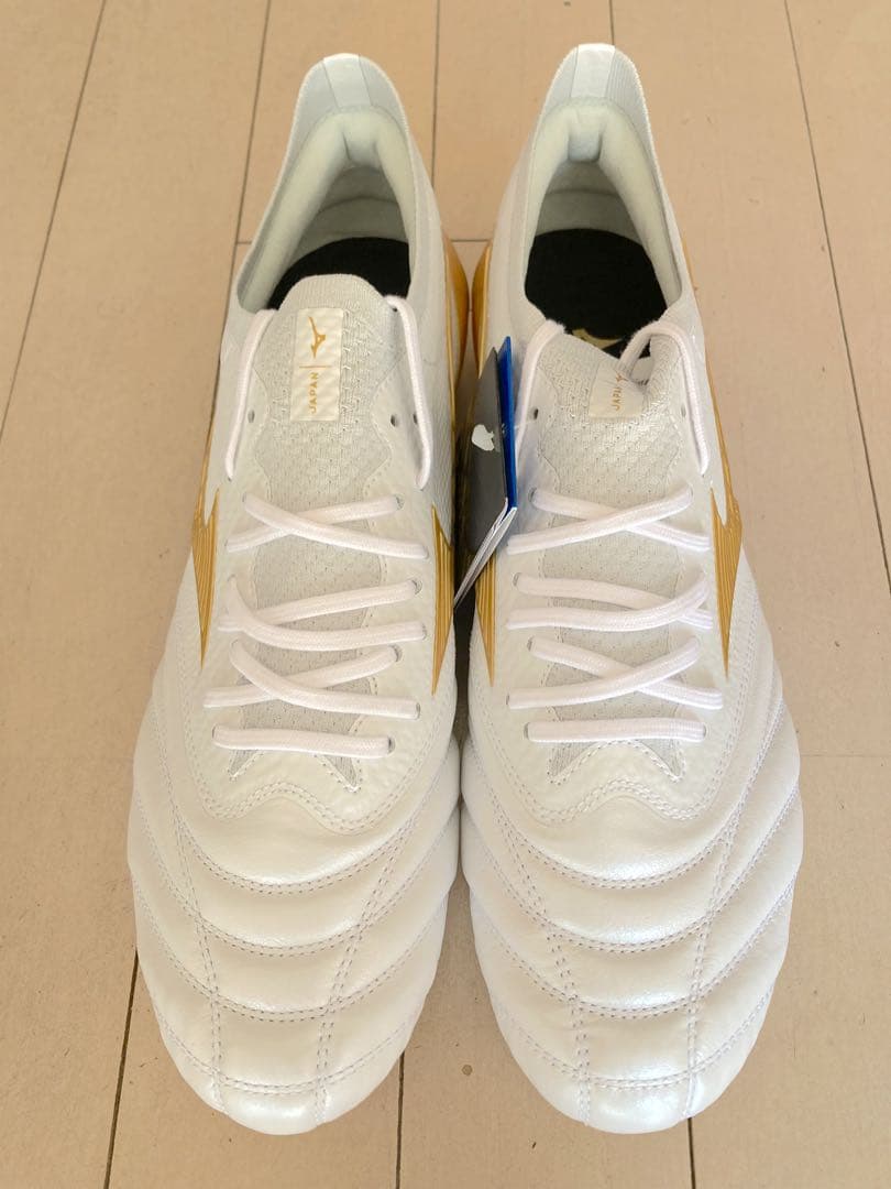 モレリアネオ4βジャパン　白✖️金　25.5㎝　新品。