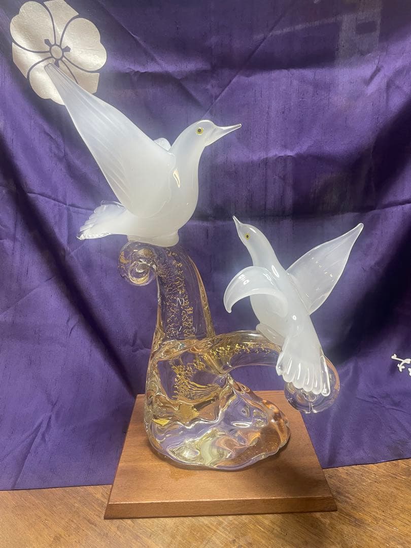 ガラス製白い鳥の彫刻