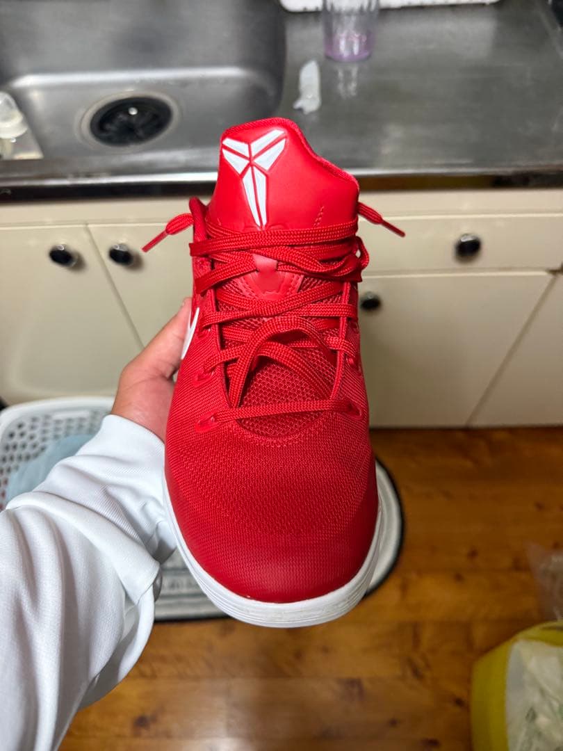 NIKE KOBE レッド スニーカー