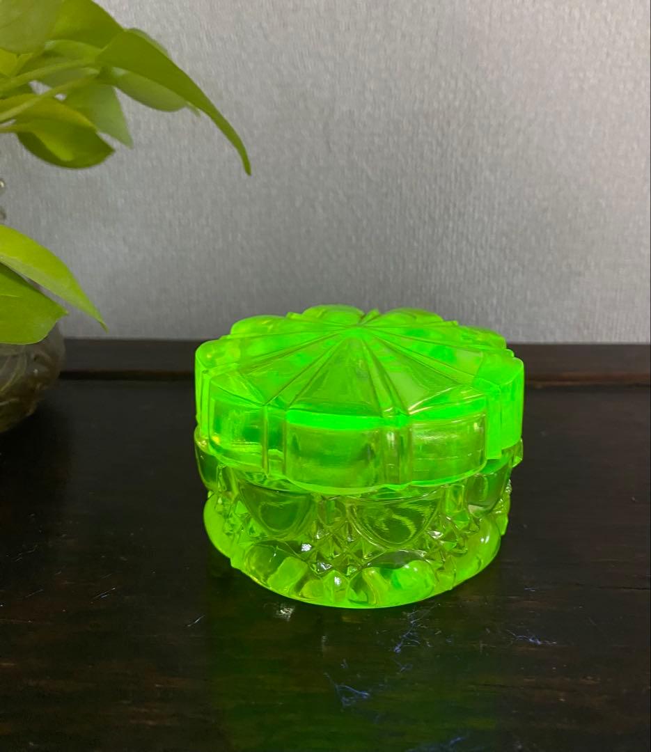 ベルギー　ヴァルサンランベール　ウランガラス　小物入れ