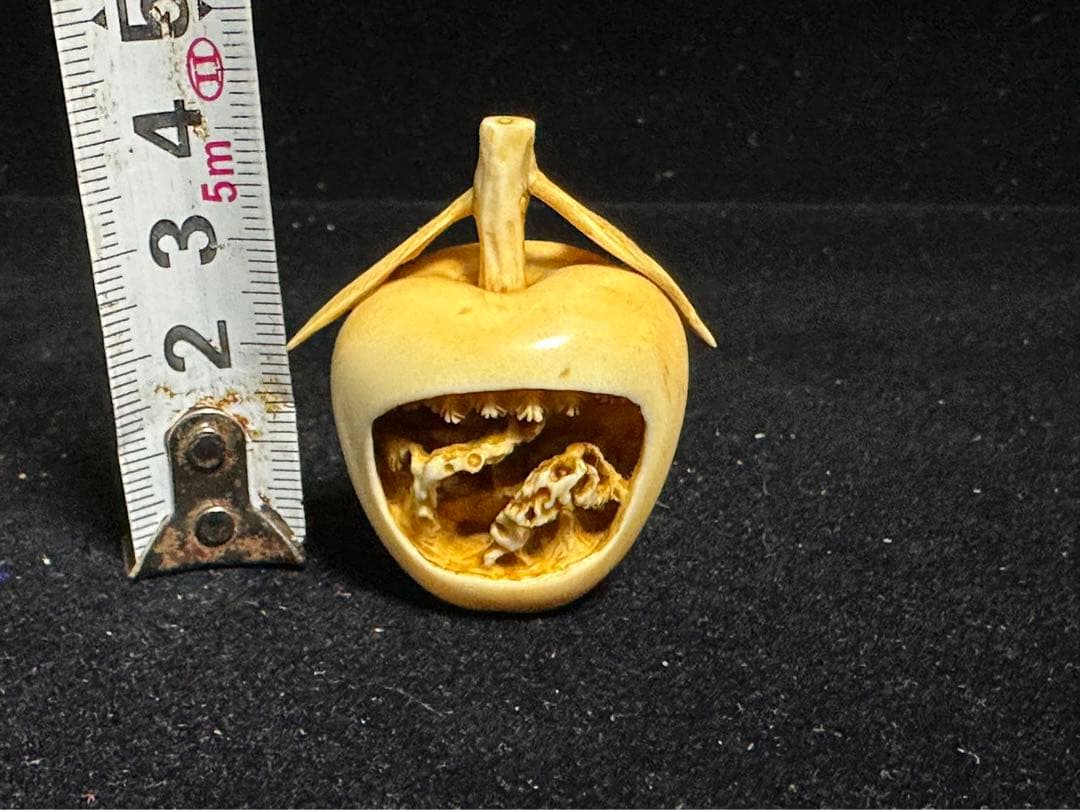 極上　置物　根付　天然素材　彫刻 　細密細工　骨董　アンティーク