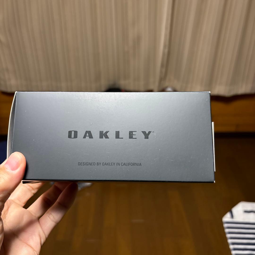 箱付きほぼ新品Oakley スポーツサングラス ケース付き鈴木誠也モデル