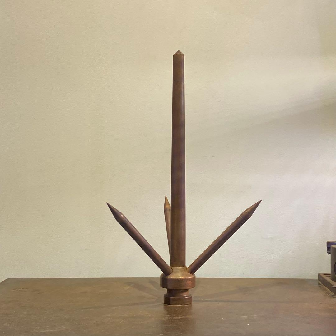 古い銅製の避雷針 オブジェ ディスプレイ