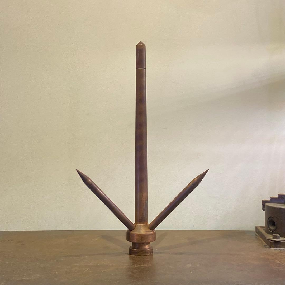 古い銅製の避雷針 オブジェ ディスプレイ