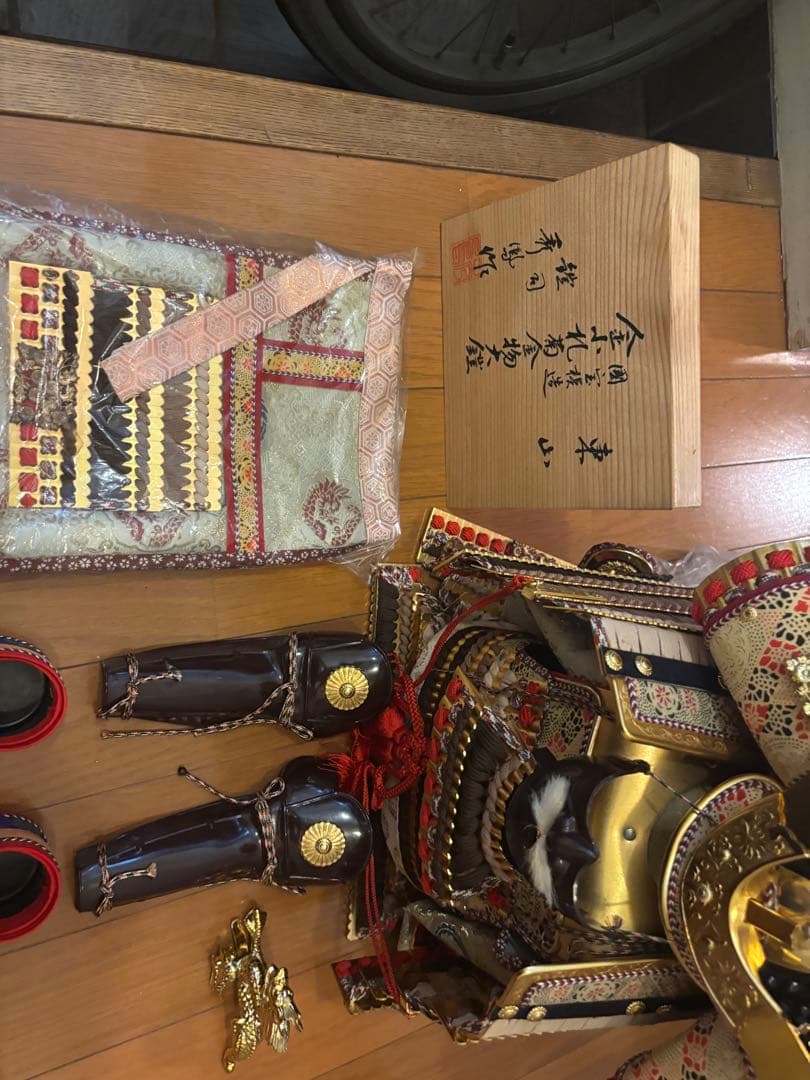 武士の鎧 伝統的な日本のモデル