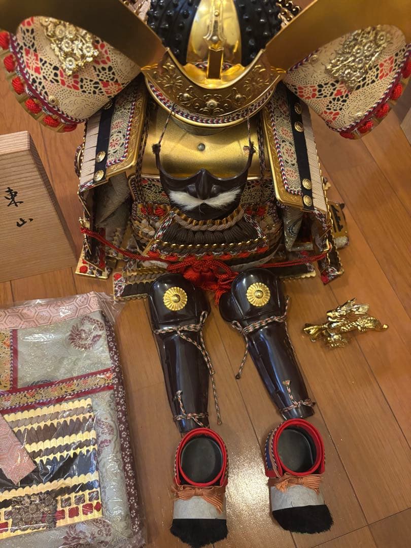 武士の鎧 伝統的な日本のモデル