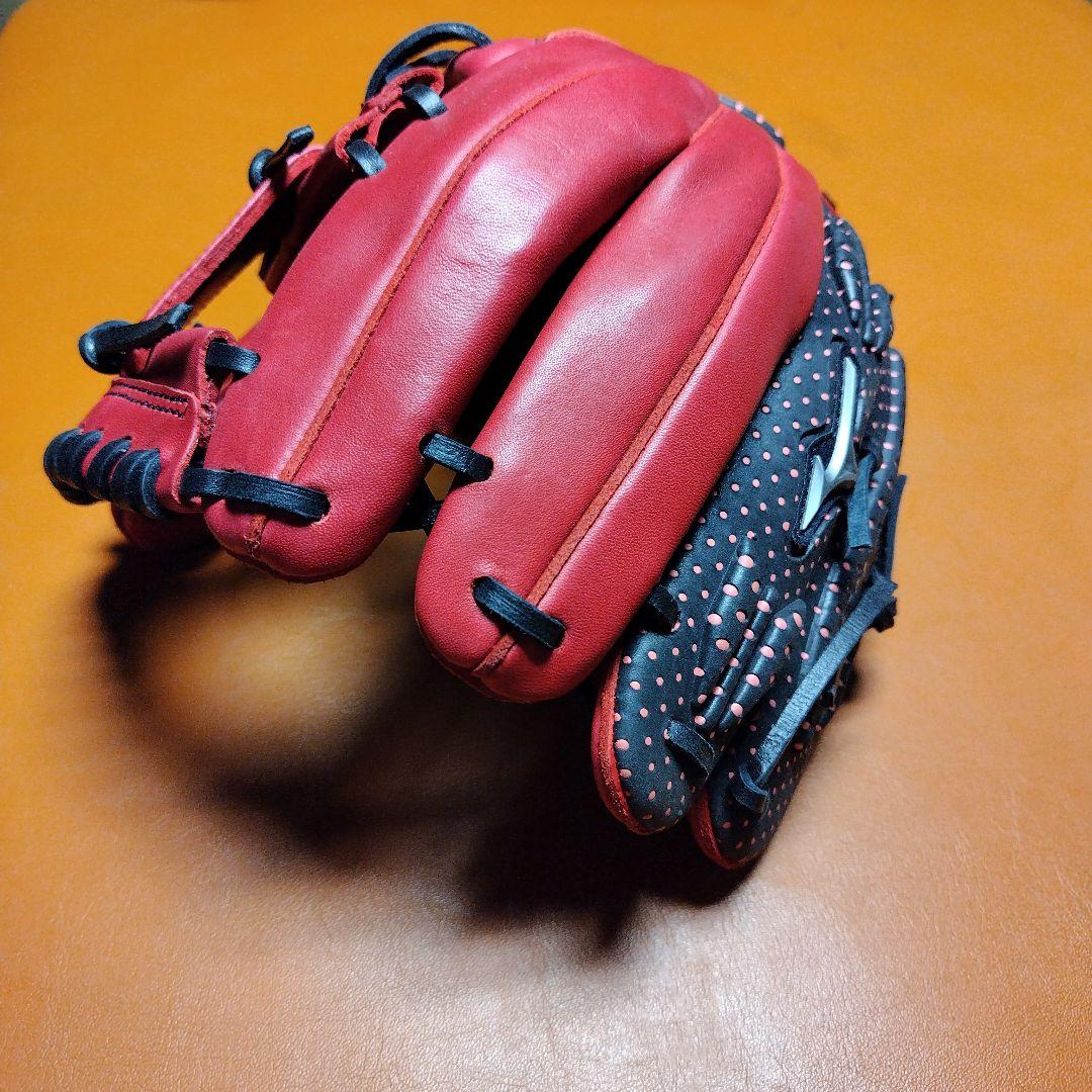 軟式野球グローブ 赤と黒