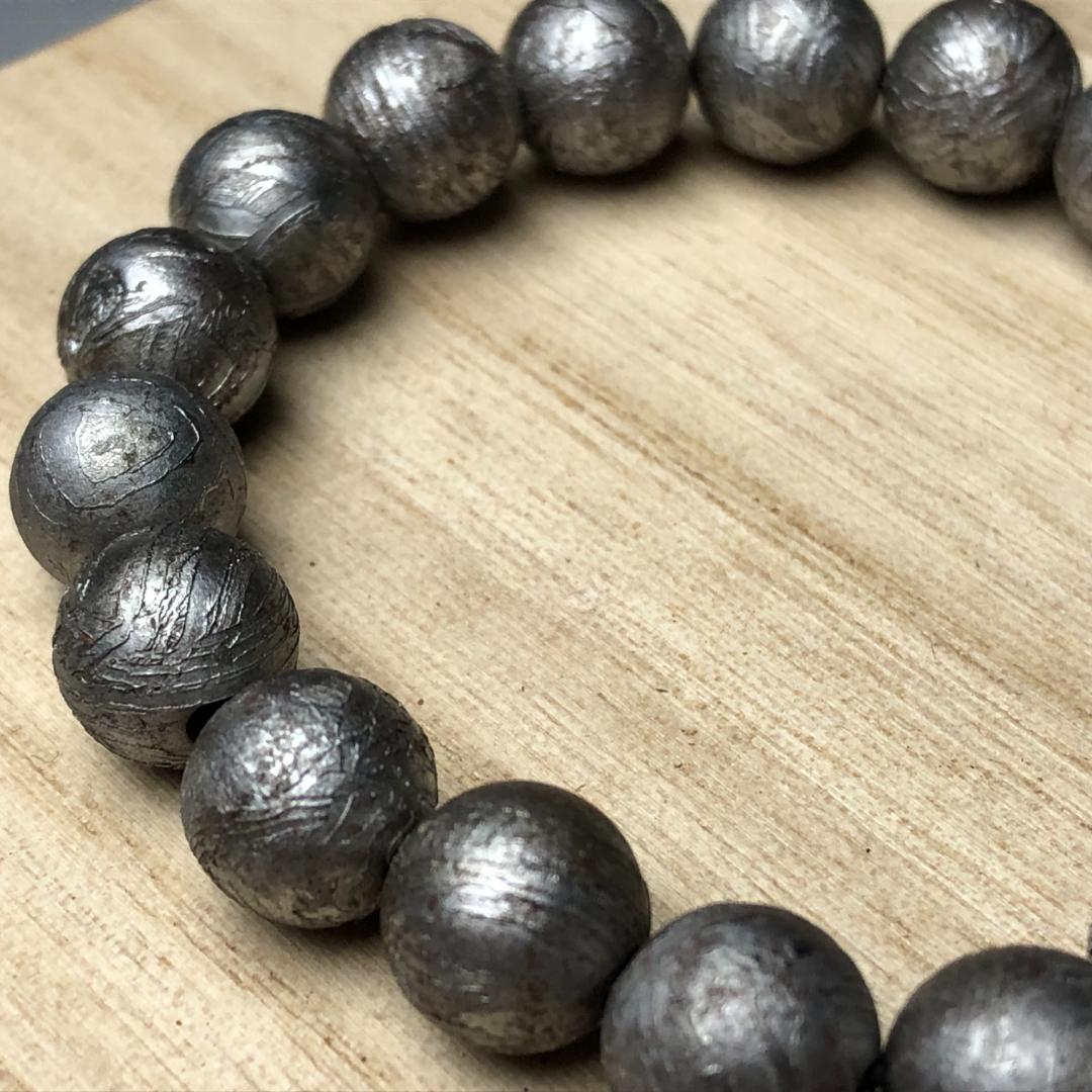 隕石 鉄隕石　アルタイ隕石　ムオニオナルスタ隕石 ブレスレット　重さ77ｇ
