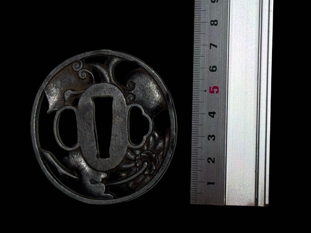 鉄製 鍔 花と葉のデザイン