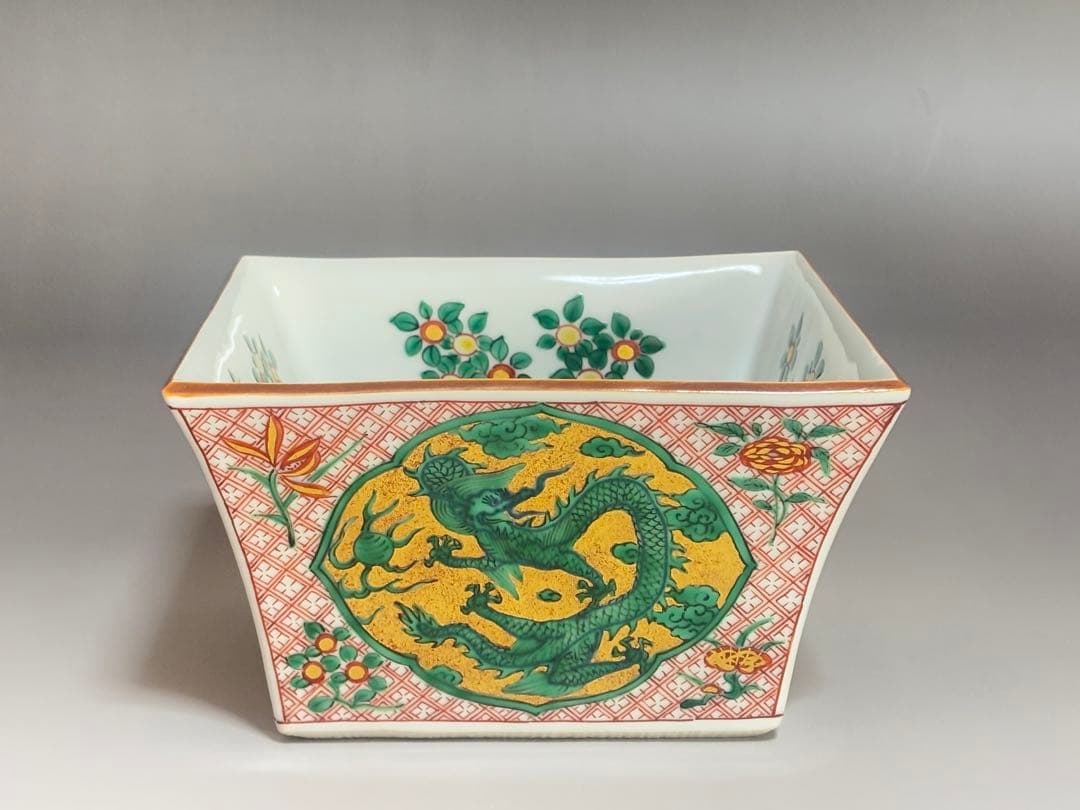 礬紅金彩龍花文方鉢　三浦竹泉　共箱