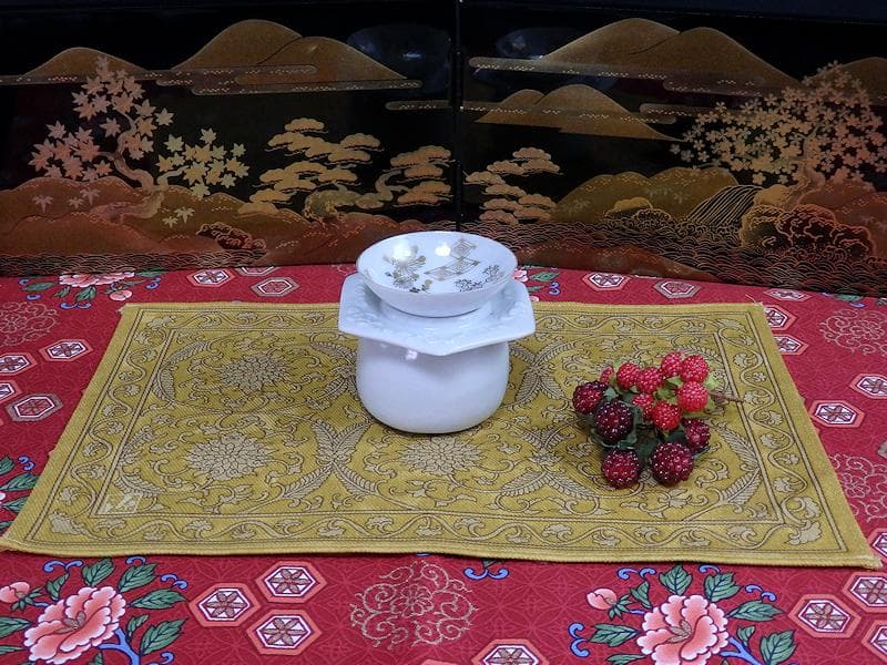 古伊万里　白磁　壺型　陽刻　梅花の図　六角　盃台　D193AS-CGn