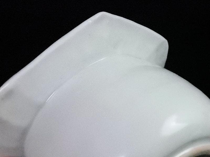 古伊万里　白磁　壺型　陽刻　梅花の図　六角　盃台　D193AS-CGn