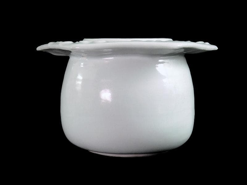 古伊万里　白磁　壺型　陽刻　梅花の図　六角　盃台　D193AS-CGn