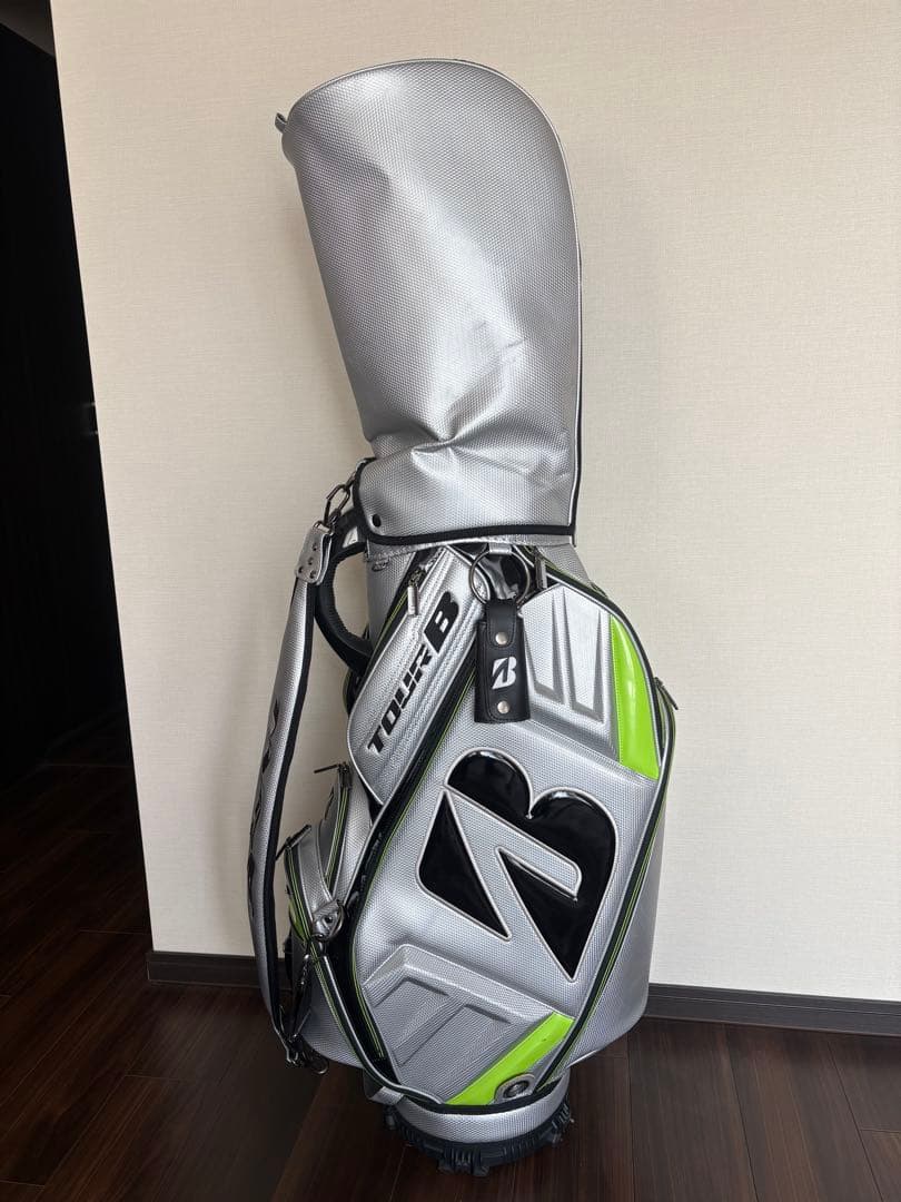 ブリヂストンTOUR B シルバーキャディバッグ