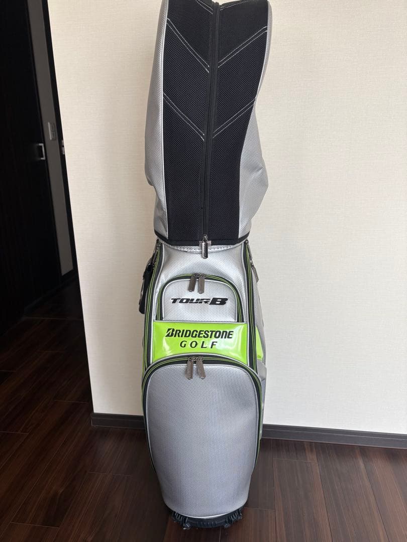 ブリヂストンTOUR B シルバーキャディバッグ