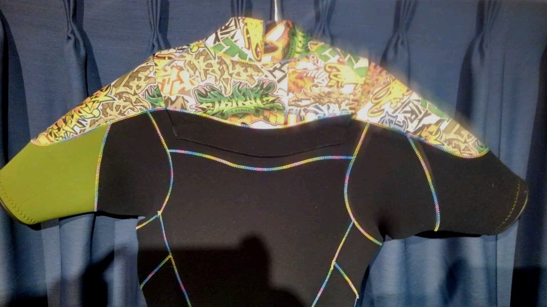 ☆☆Wetsuits 3mmシーガル TRIBALロゴ入り