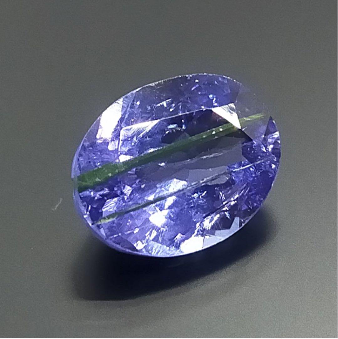 【タンザニア/メレラニ鉱山】チューブインクルージョン入りタンザナイトのルース