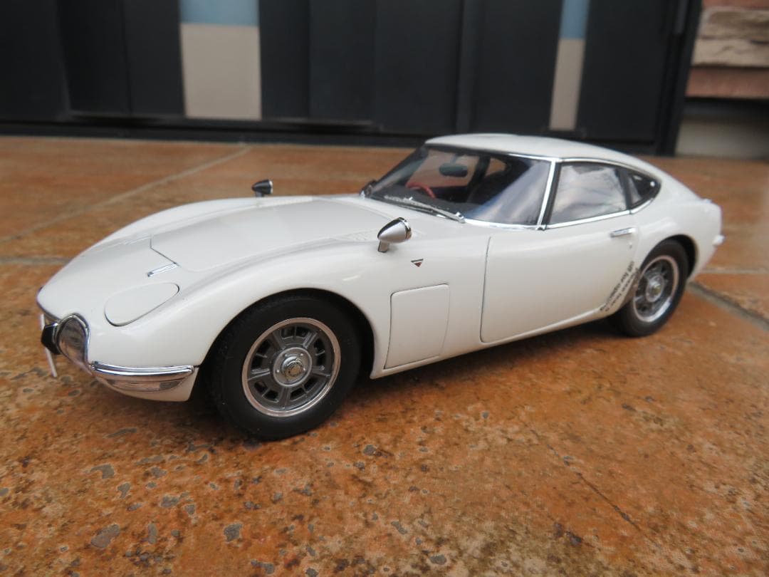 オートアート　1/18　トヨタ2000GT
