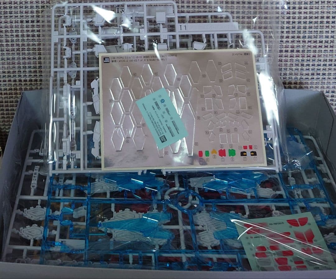 万博　JAL　ガンダム RX-78F00/E　バンダイ　フライトタグ　ガンプラ