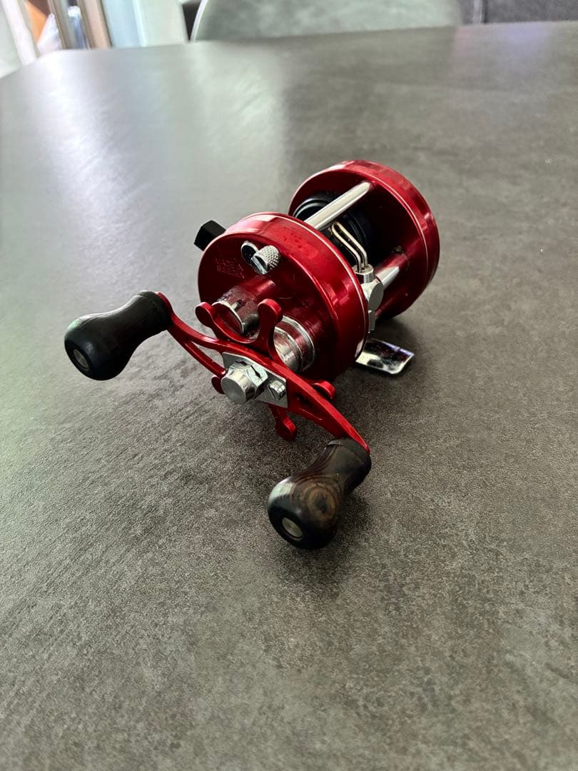 ABU 2500C 赤 リール 070007 アブ アンバサダー