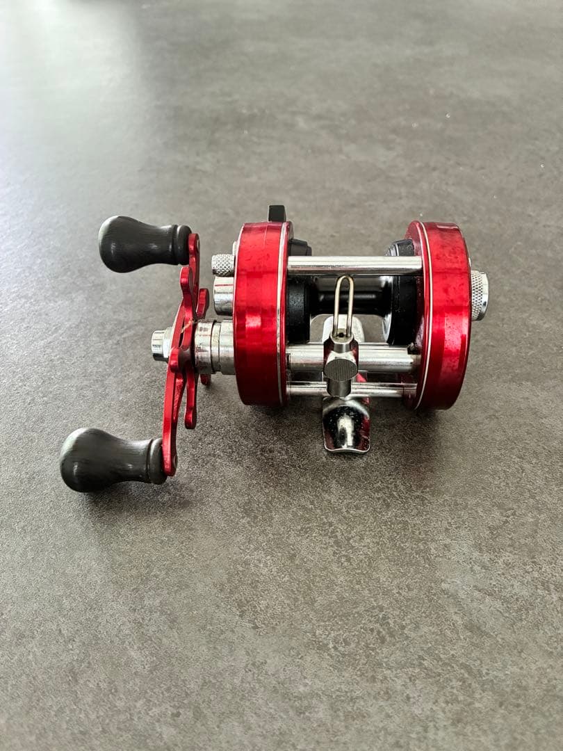 ABU 2500C 赤 リール 070007 アブ アンバサダー