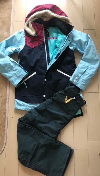 ★①XniX（上）美品 　②AIR BORN （下）　スノボーウェア上下セット