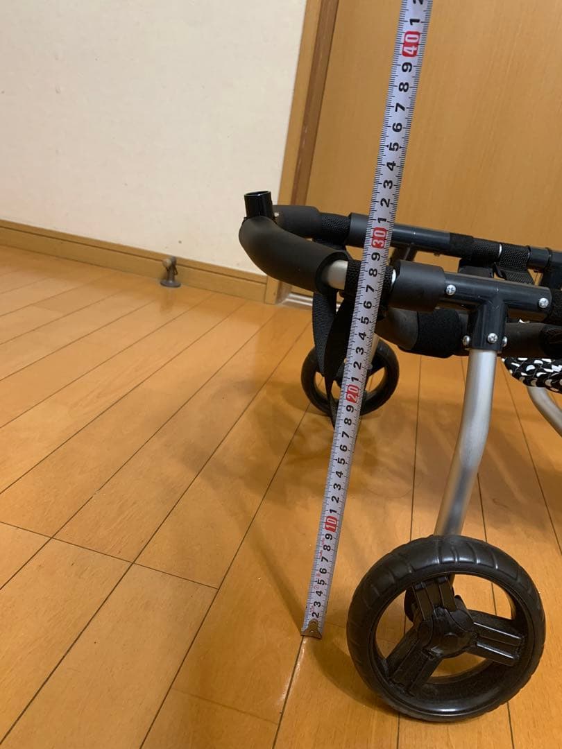 中型犬　4輪　犬用　車いす 歩行器　黒と白の水玉　手押し棒付　お食事　介護補助