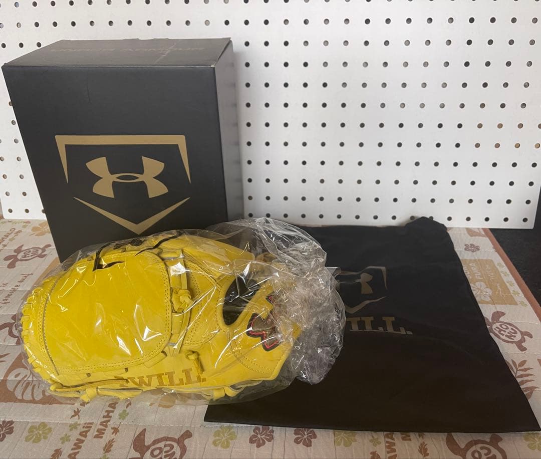 UNDER ARMOUR 軟式グローブ CB8041 イエロー
