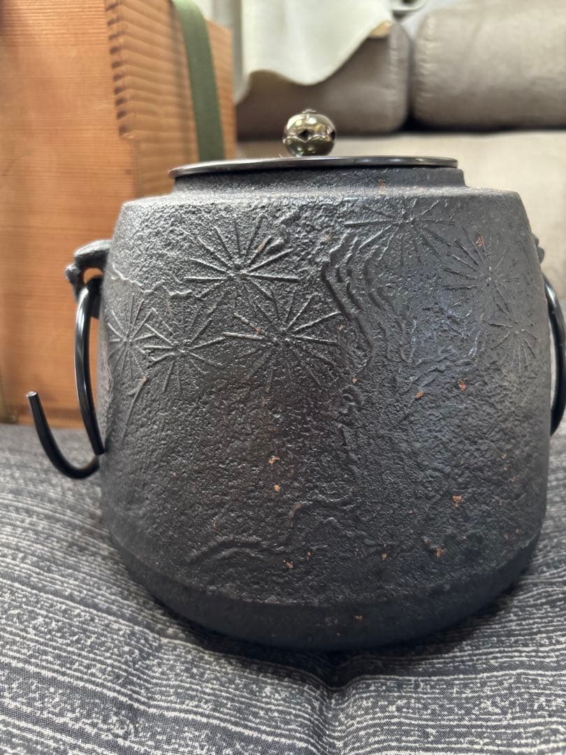 鋳鉄製 花模様 茶釜