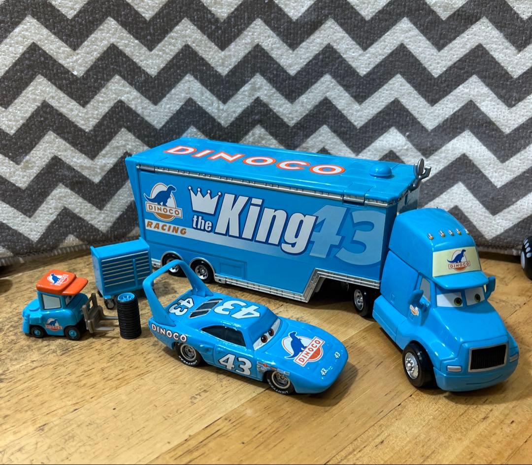 マテル　カーズ　DINCOCO キングハウラー、キング、ピットクルーのセット