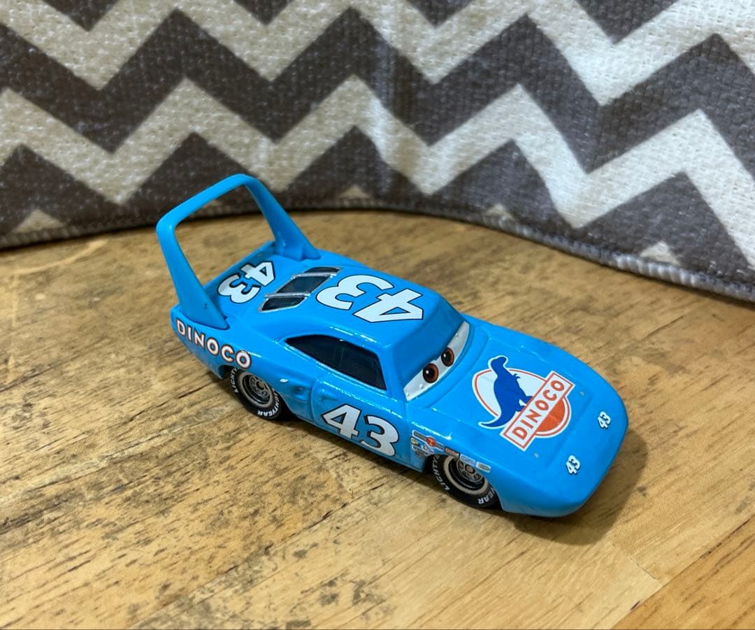 マテル　カーズ　DINCOCO キングハウラー、キング、ピットクルーのセット