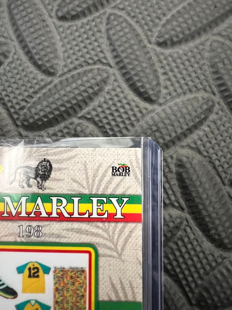 【至高の1枚】ボブ・マーリー 実使用生地封入・限定50枚 シリアル入りトレカ