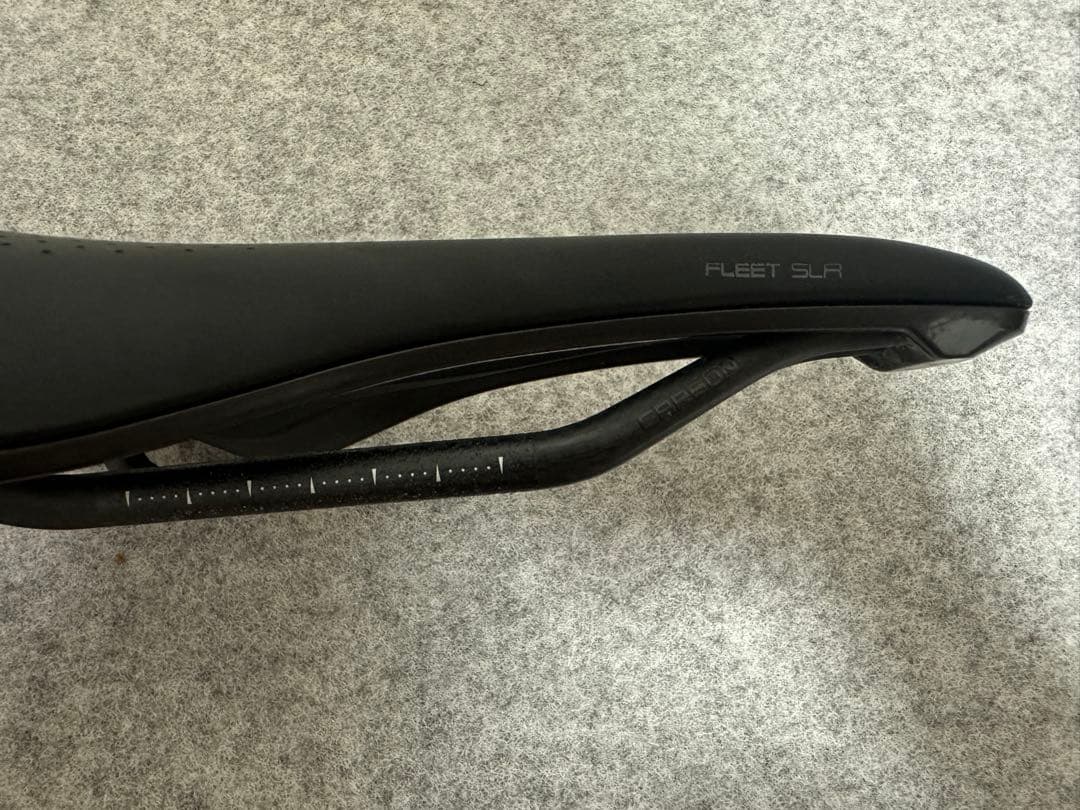 ジャイアント　Fleet SLR カーボン製　サドル