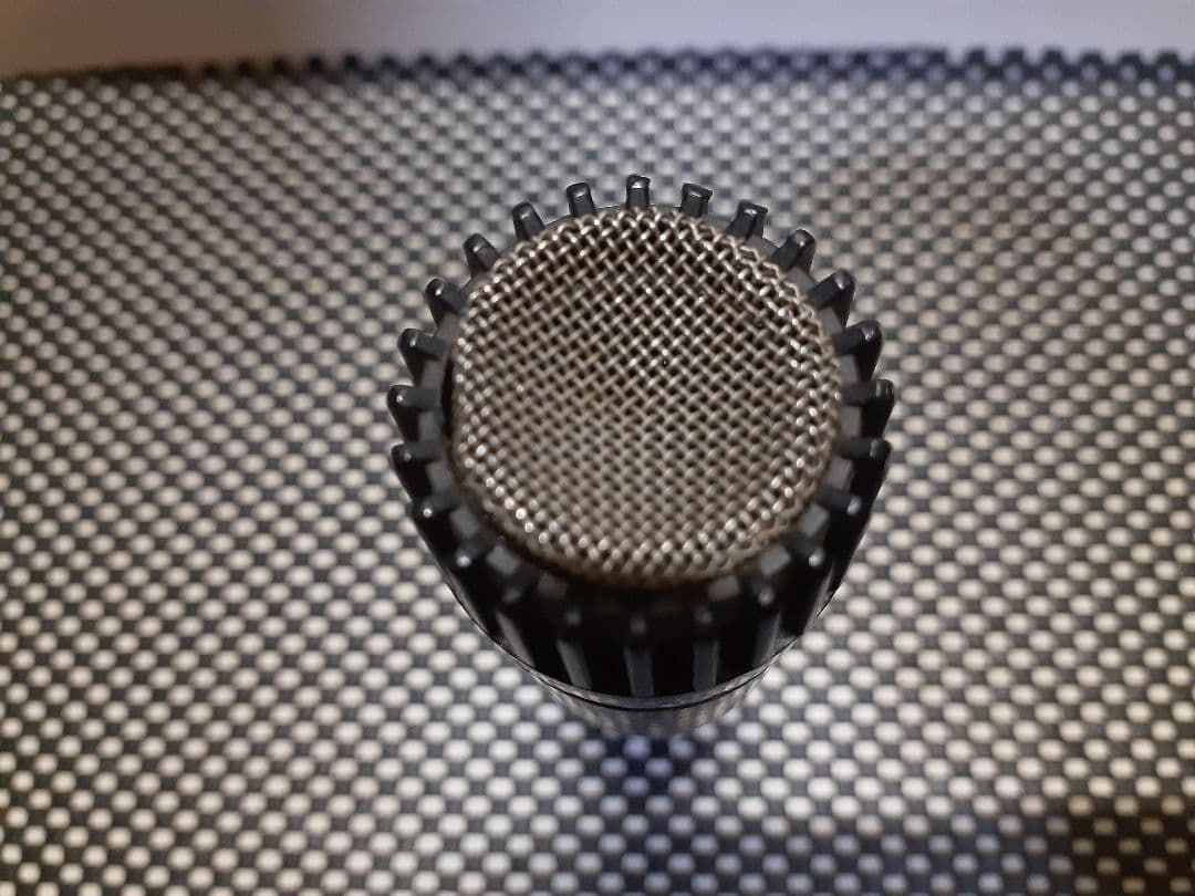 SHURE SM57 ビンテージUSA製　Unidyne 網部分に少しへこみ。