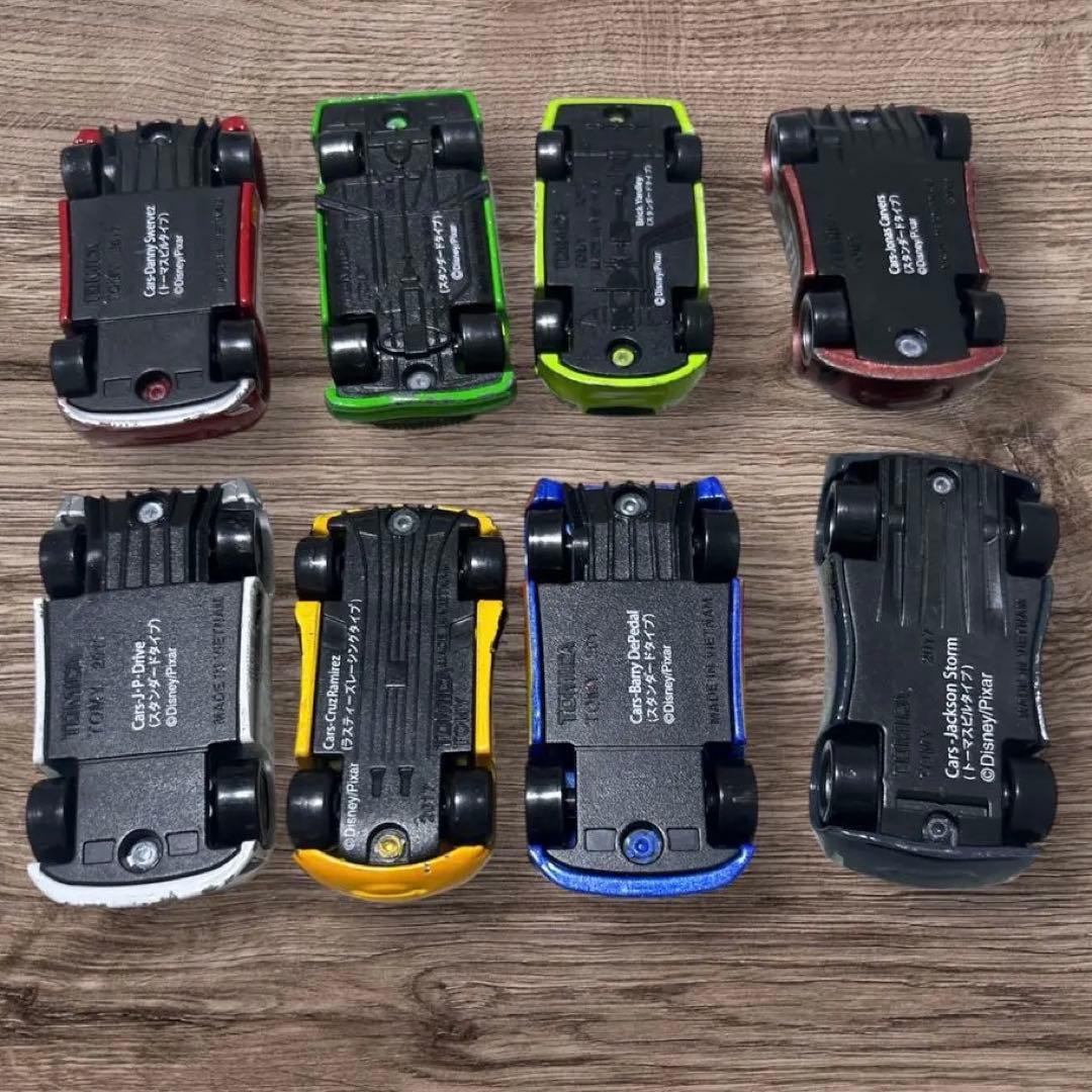 トミカ　カーズ ミニカー 8台セット