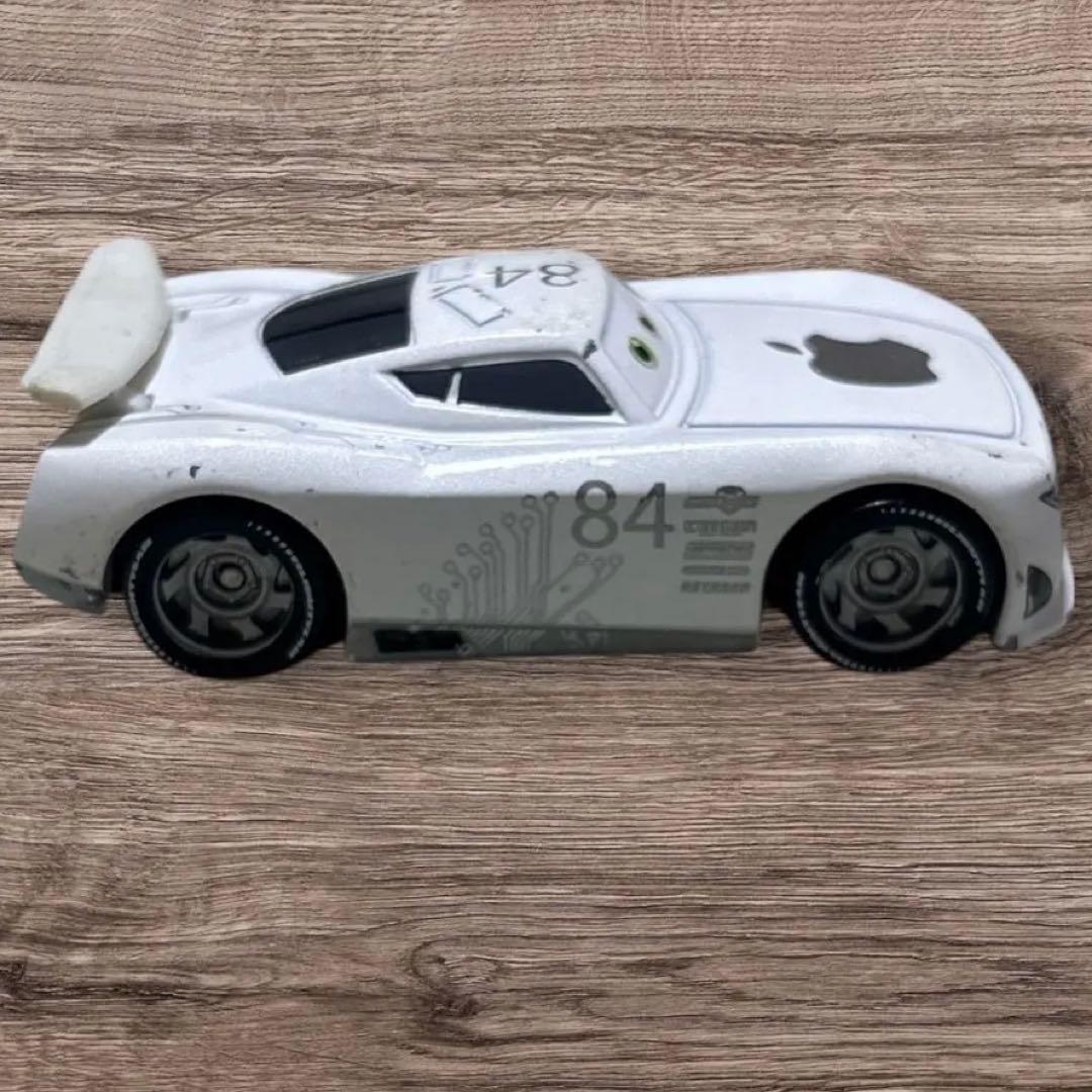 トミカ　カーズ ミニカー 8台セット