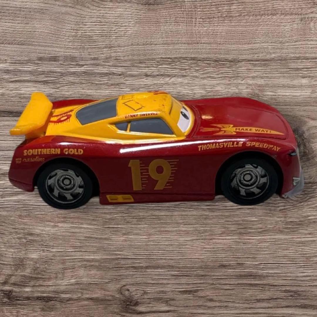 トミカ　カーズ ミニカー 8台セット