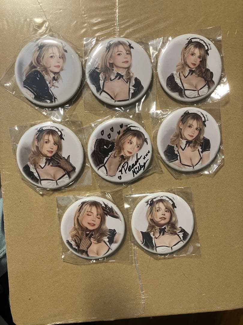 ソフィー　Sophie S コスプレ　直筆サイン缶バッジ PeachMilky