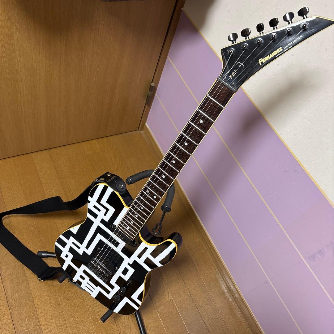 Fernandes エレキギター (布袋風カットステッカー貼付済)