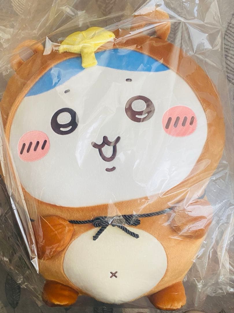 ちいかわ たぬきだもんくじ A賞 ドデカたぬきぬいぐるみ ハチワレ