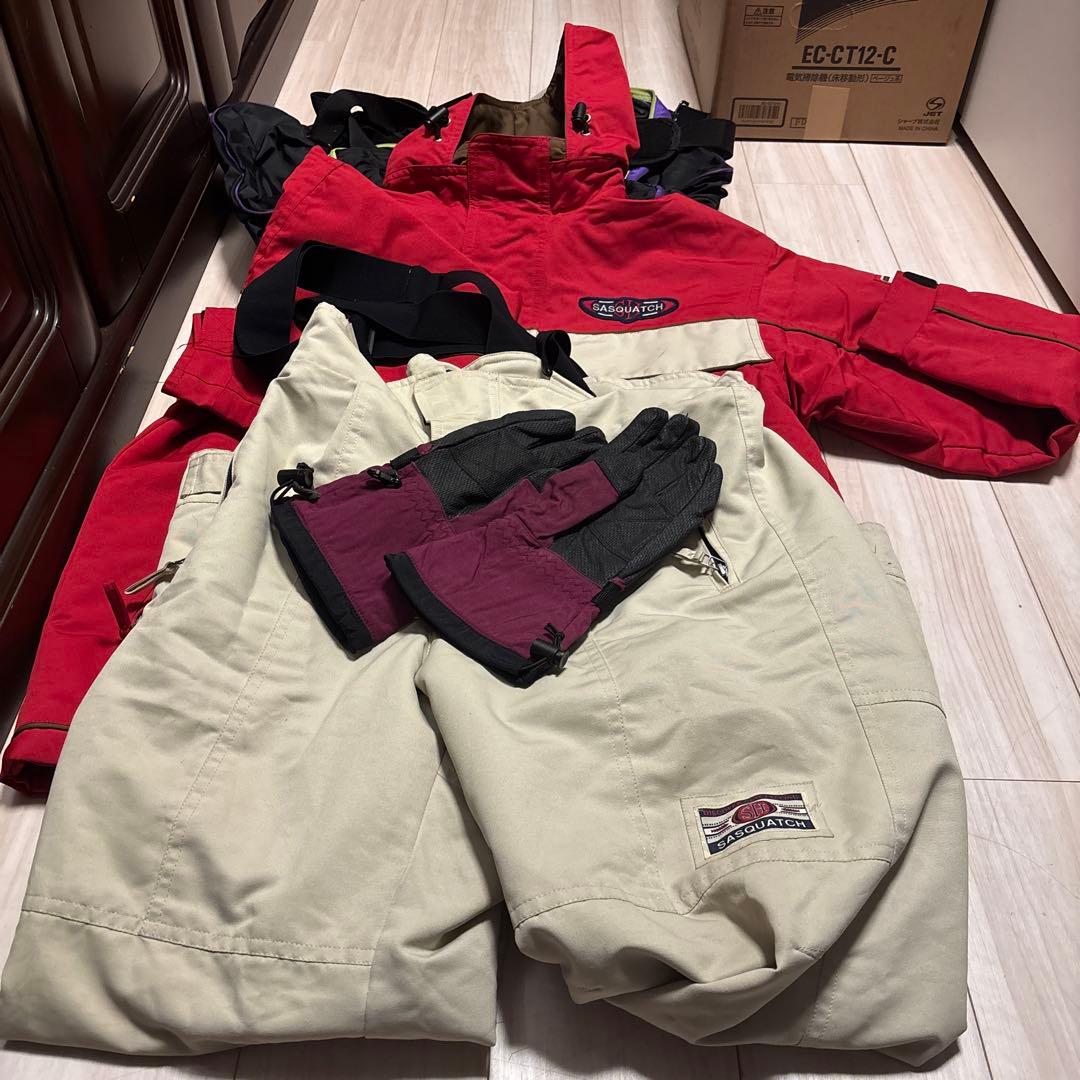 SASQUATCH スキーウェア 赤 ベージュ 手袋付き