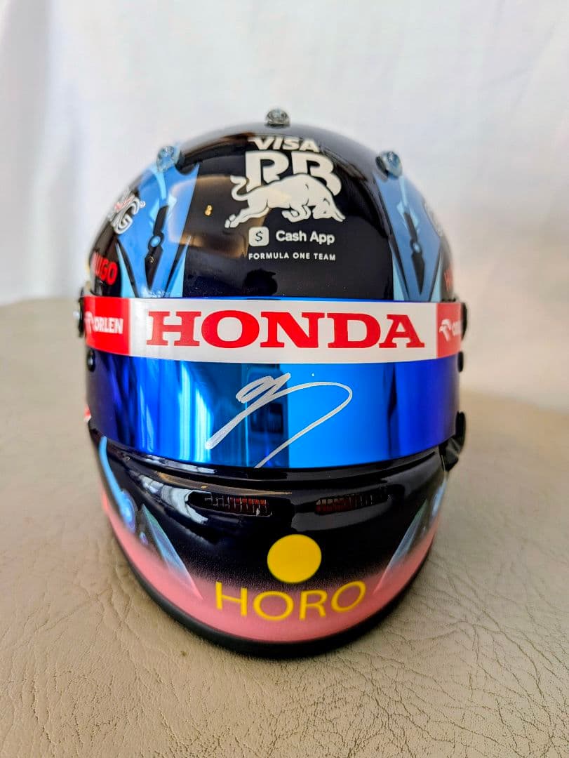角田裕毅　ヘルメット1/2　サイン入　F1　レーシングブルズHONDA　おまけ付