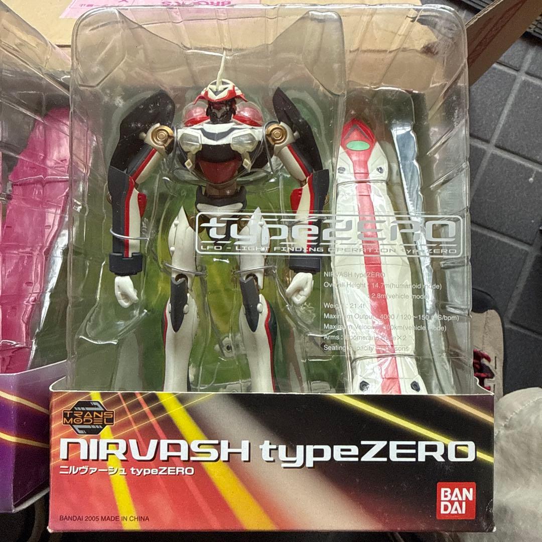 トランスモデル ニルヴァーシュtypeZERO と ターミナスtypeR909