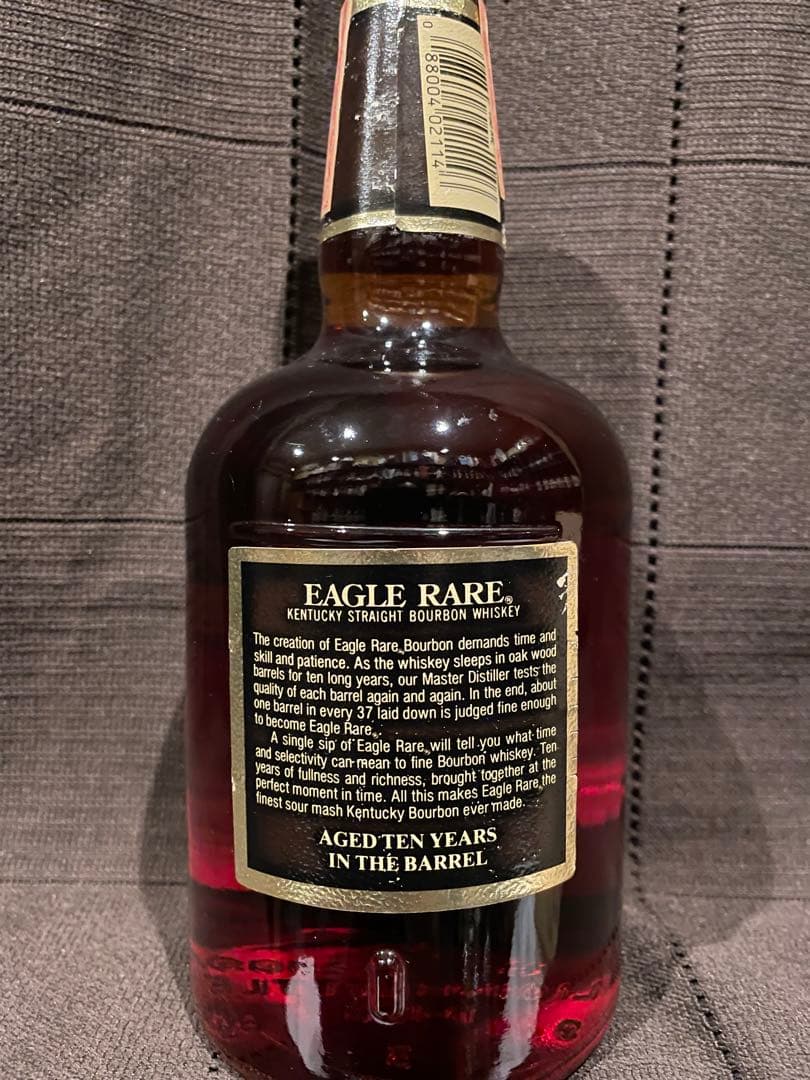 イーグルレア 10年 バーボンウイスキー 50.5% ※栓テープに破れ有