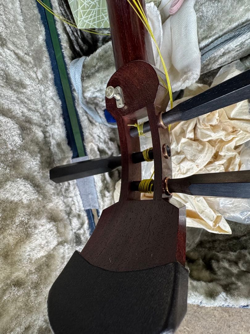 9-津軽三味線?　高級糸巻き 紅木？ハードケース&付属