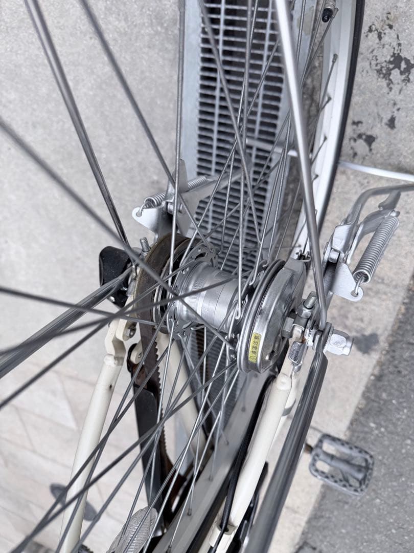 大阪府　ブリヂストン　ホワイト 電動アシスト自転車 シティタイプ