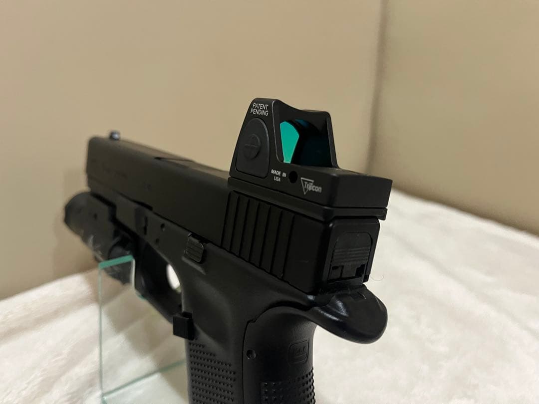 GLOCK 17 Gen4 ブラック エアガン ※XH35ライトは付属しません。