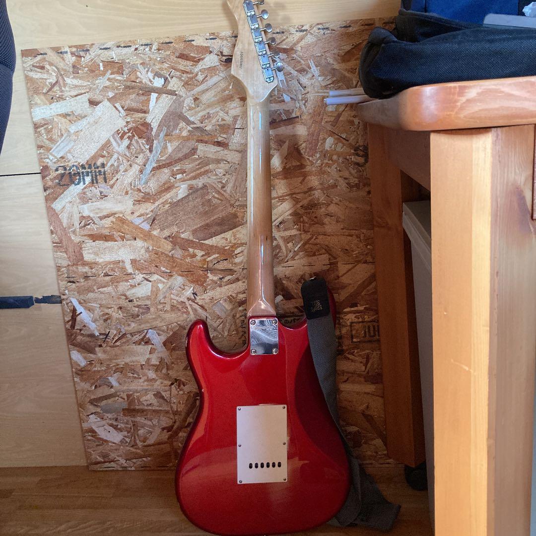 フェルナンデス　エレキギター　新品の弦付き